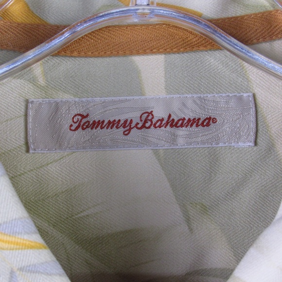 Tommy Bahama Camp Shirt Size Large Short Sleeve - Picture 3 of 7